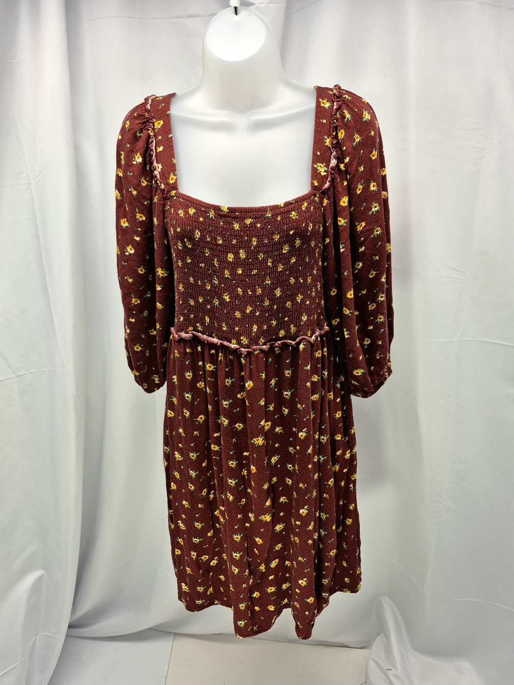 Destination Maternity Smocked Ditsy Floral Babydoll Dress Burgundy Size L Flowy